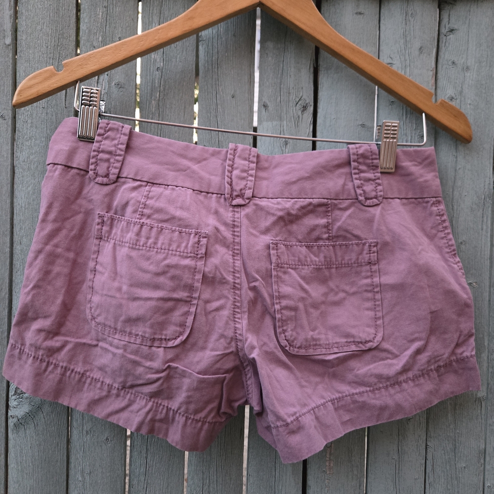 Old Navy Women’s Size 0 Purple Cotton Casual Shorts - Picture 2 of 2